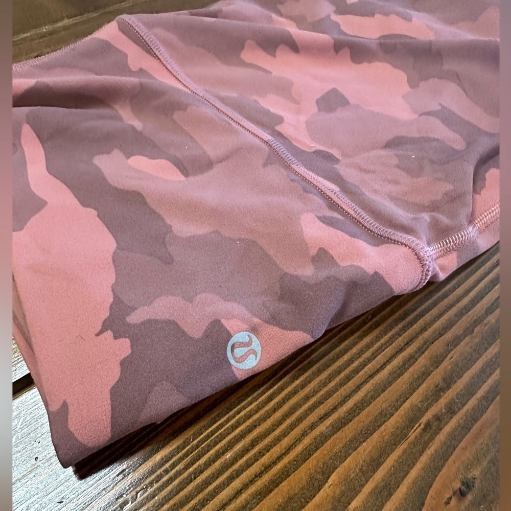 Lululemon Pink Camo crop leggings